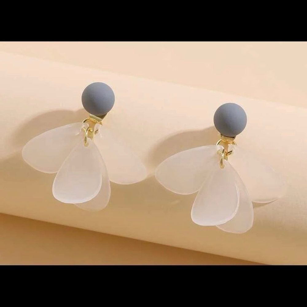 FLOWER Petal Drop Earrings Blue White Stud Pieced